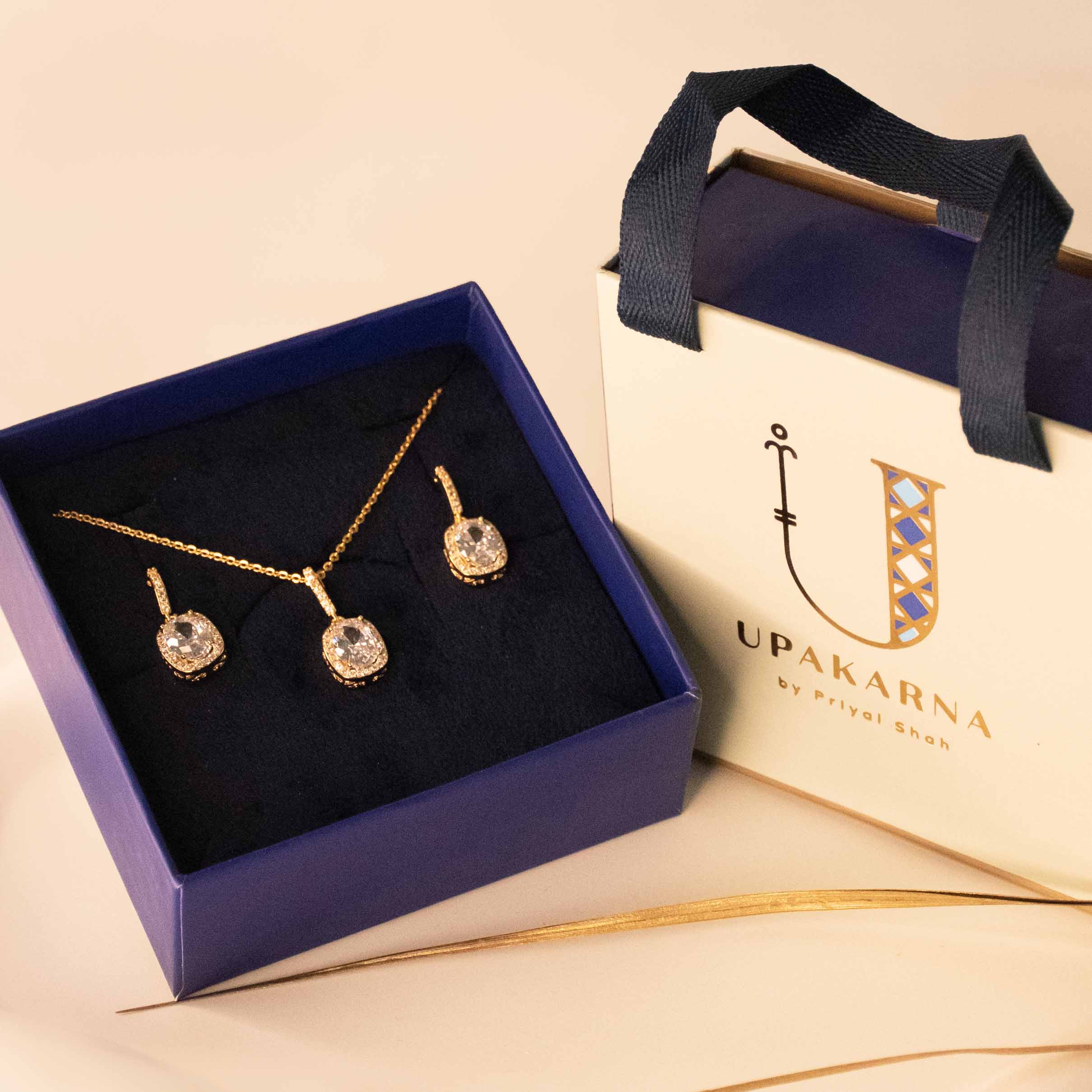 Oval shaped Diamond Necklace Gift Set