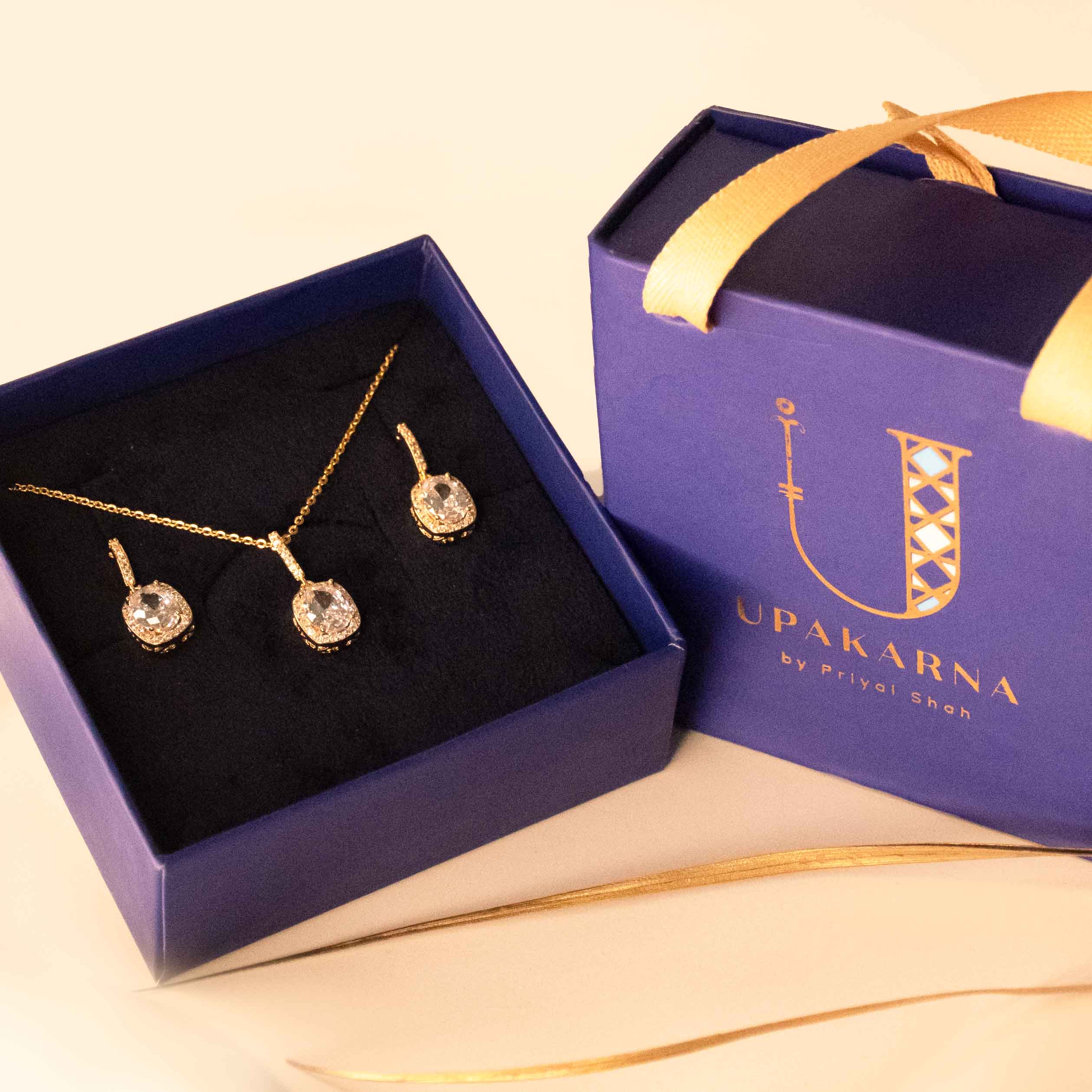 Oval shaped Diamond Necklace Gift Set