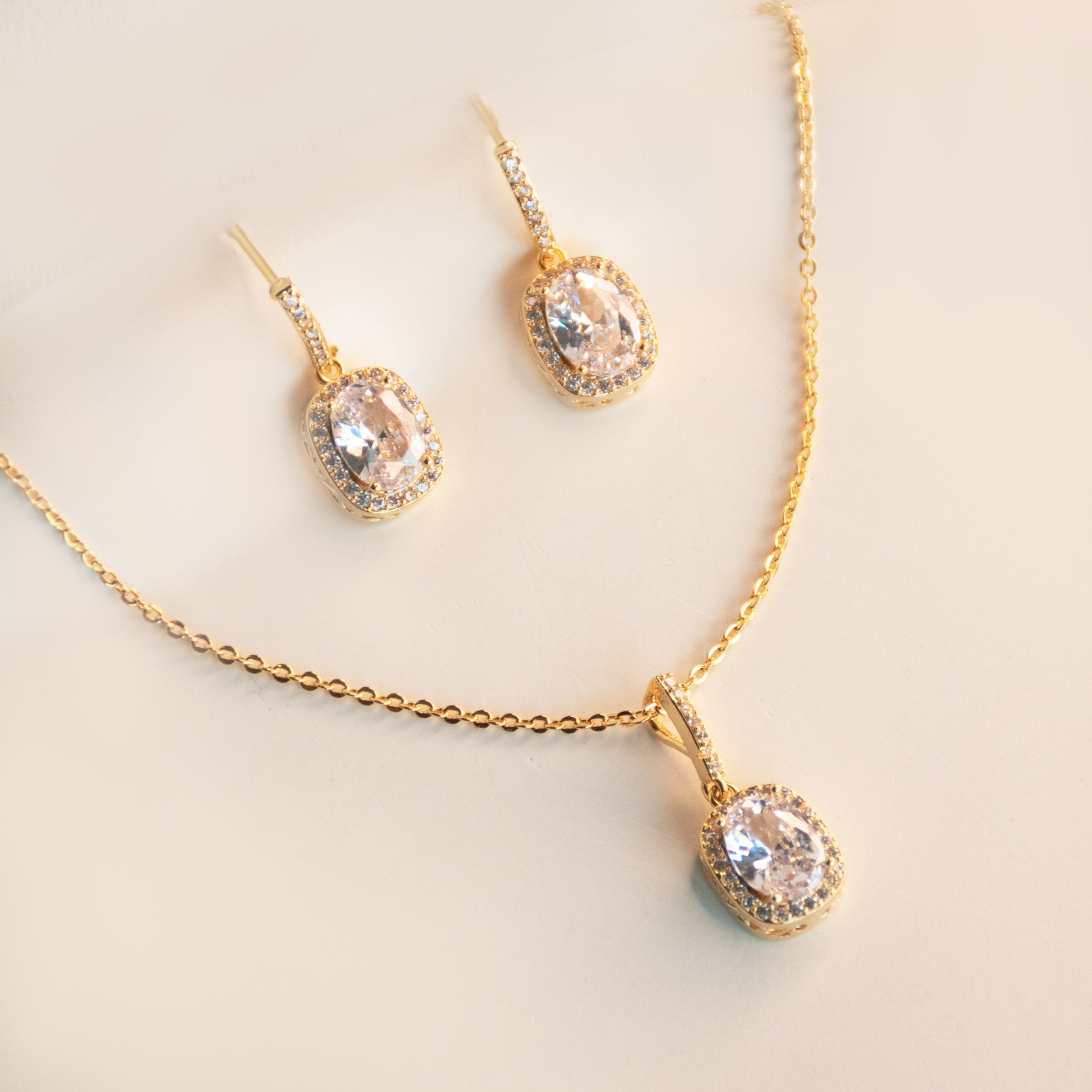 Oval shaped Diamond Necklace Gift Set