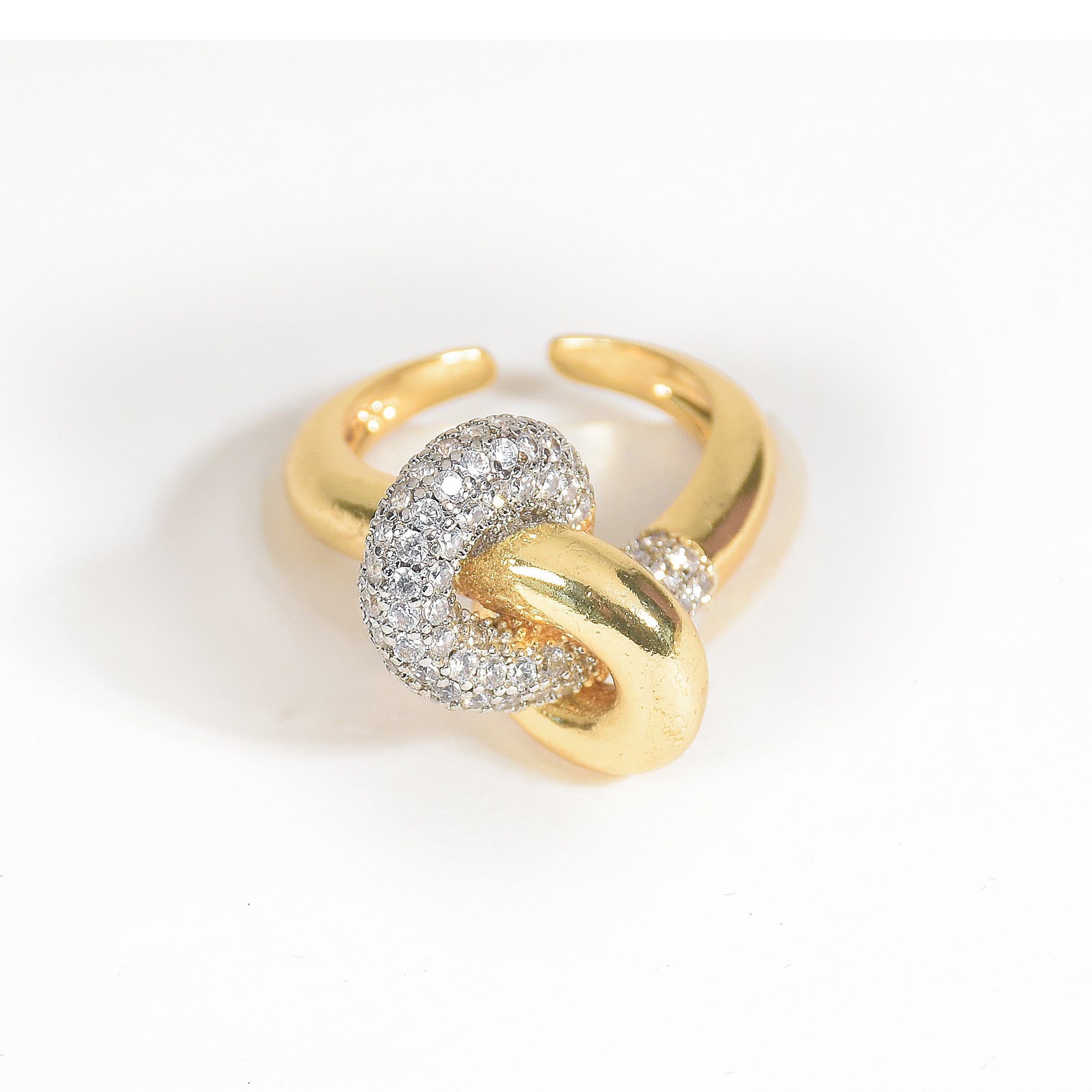 Intertwined Knot Ring