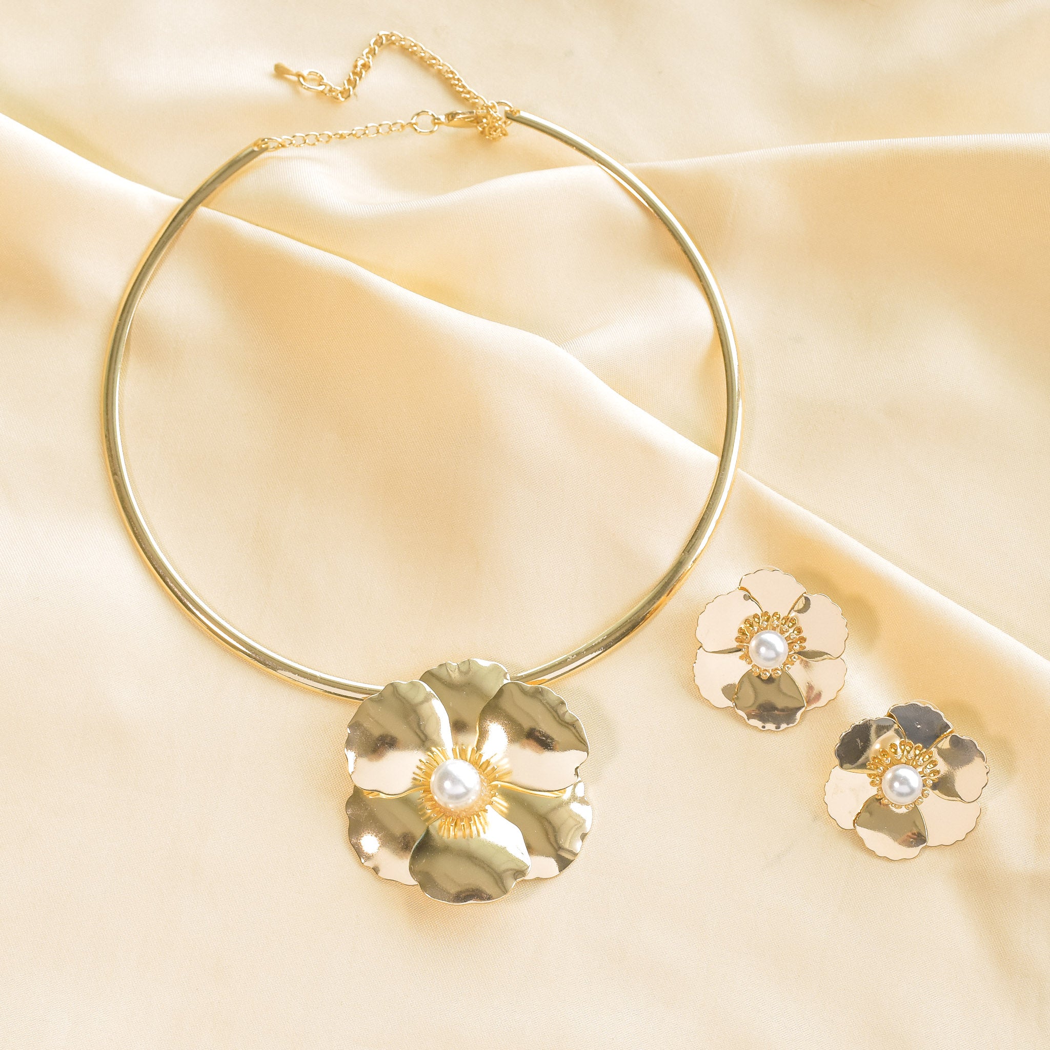 Classic Pearl Petals Necklace Set