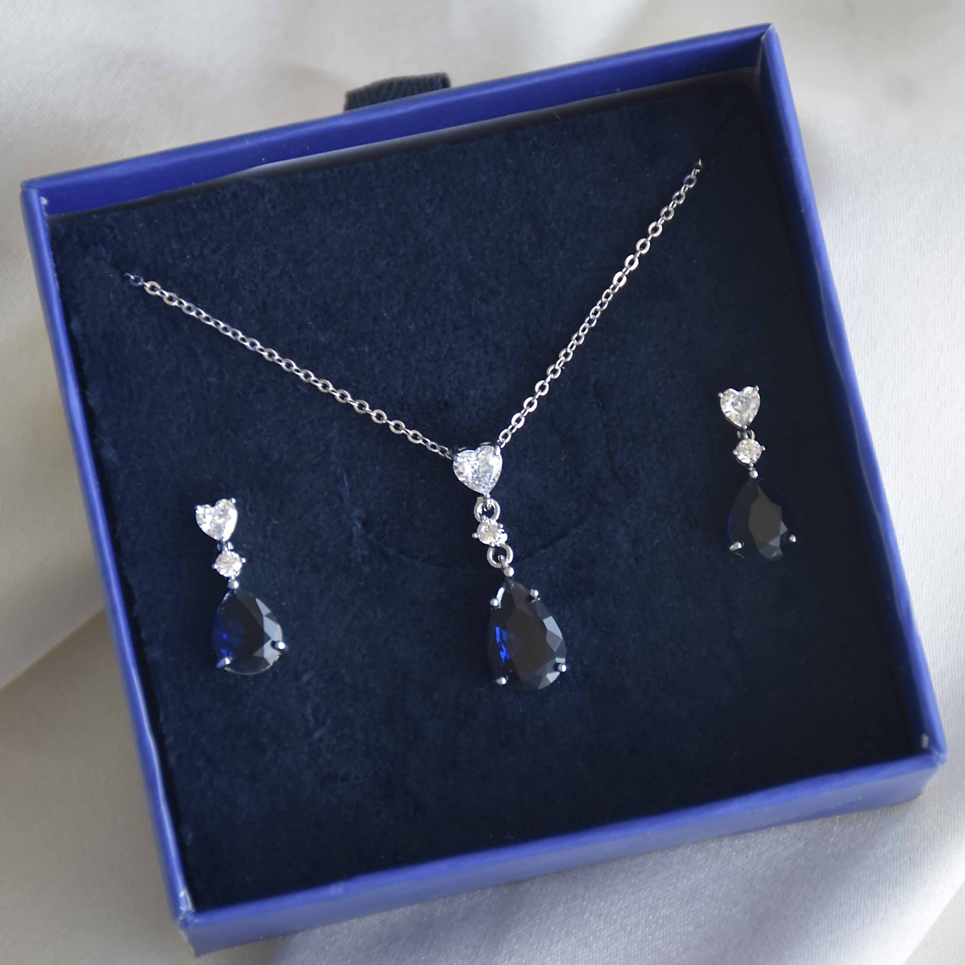 Pear Necklace Gift Set