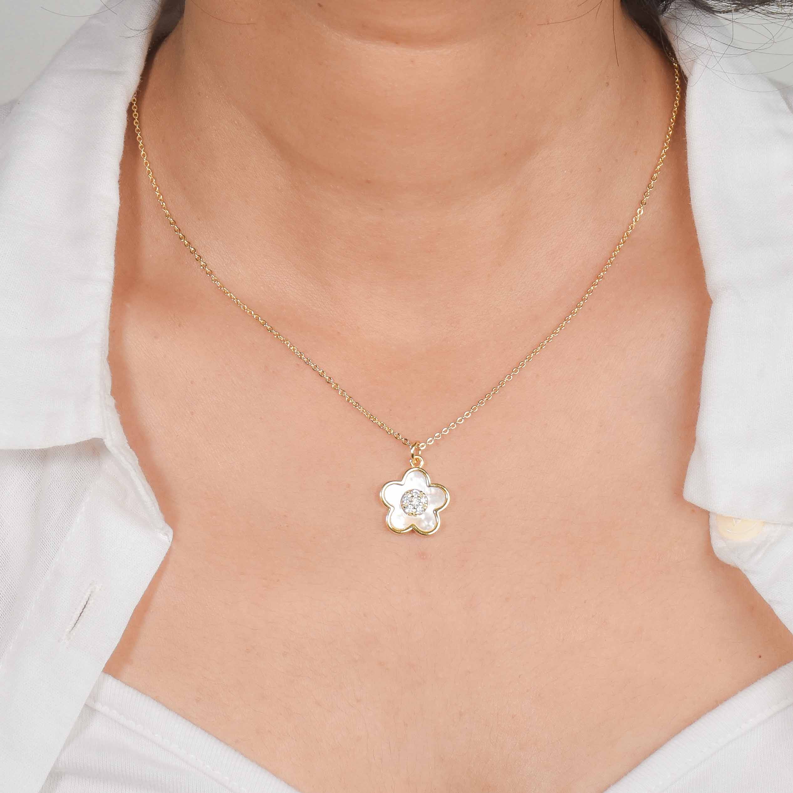 Delicate Daisy Necklace