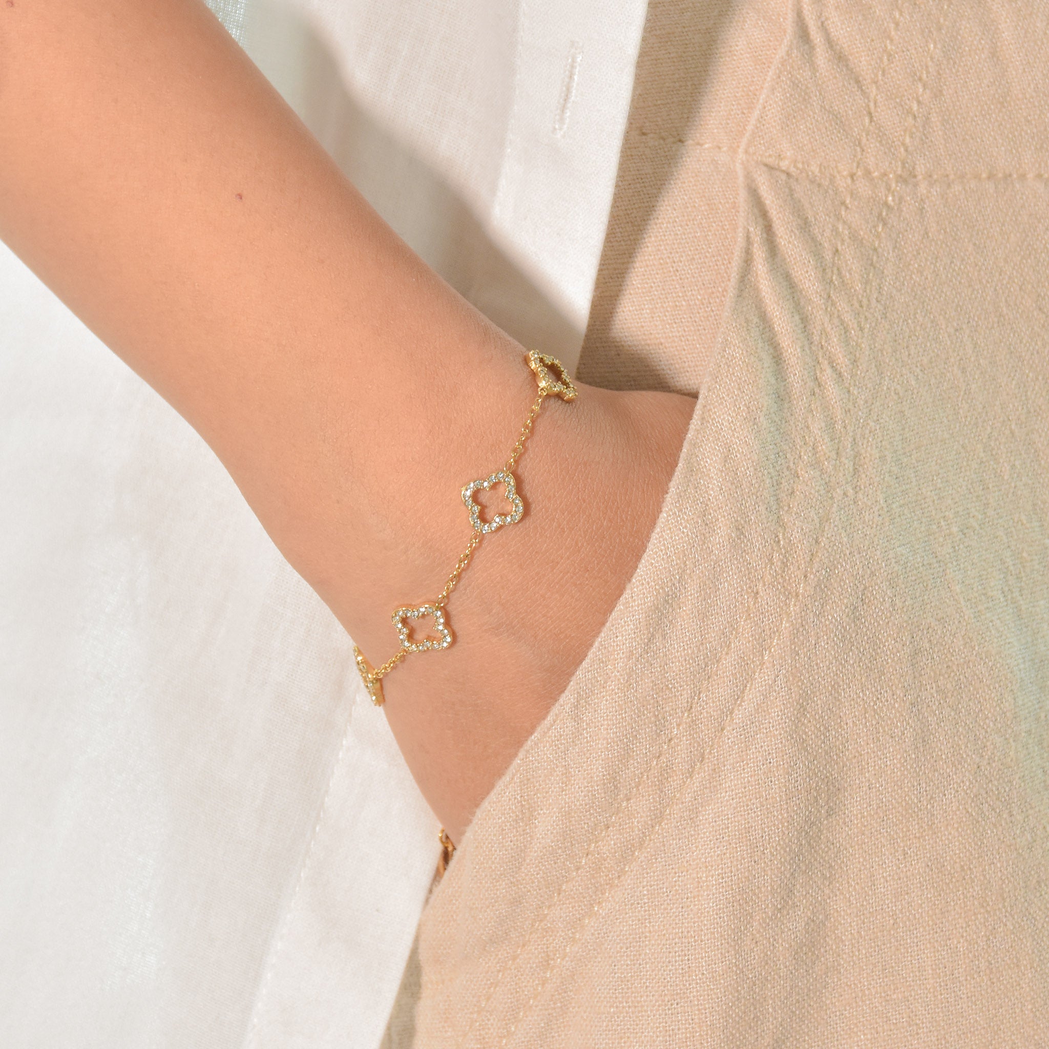 Elegant Clover Charm Bracelet