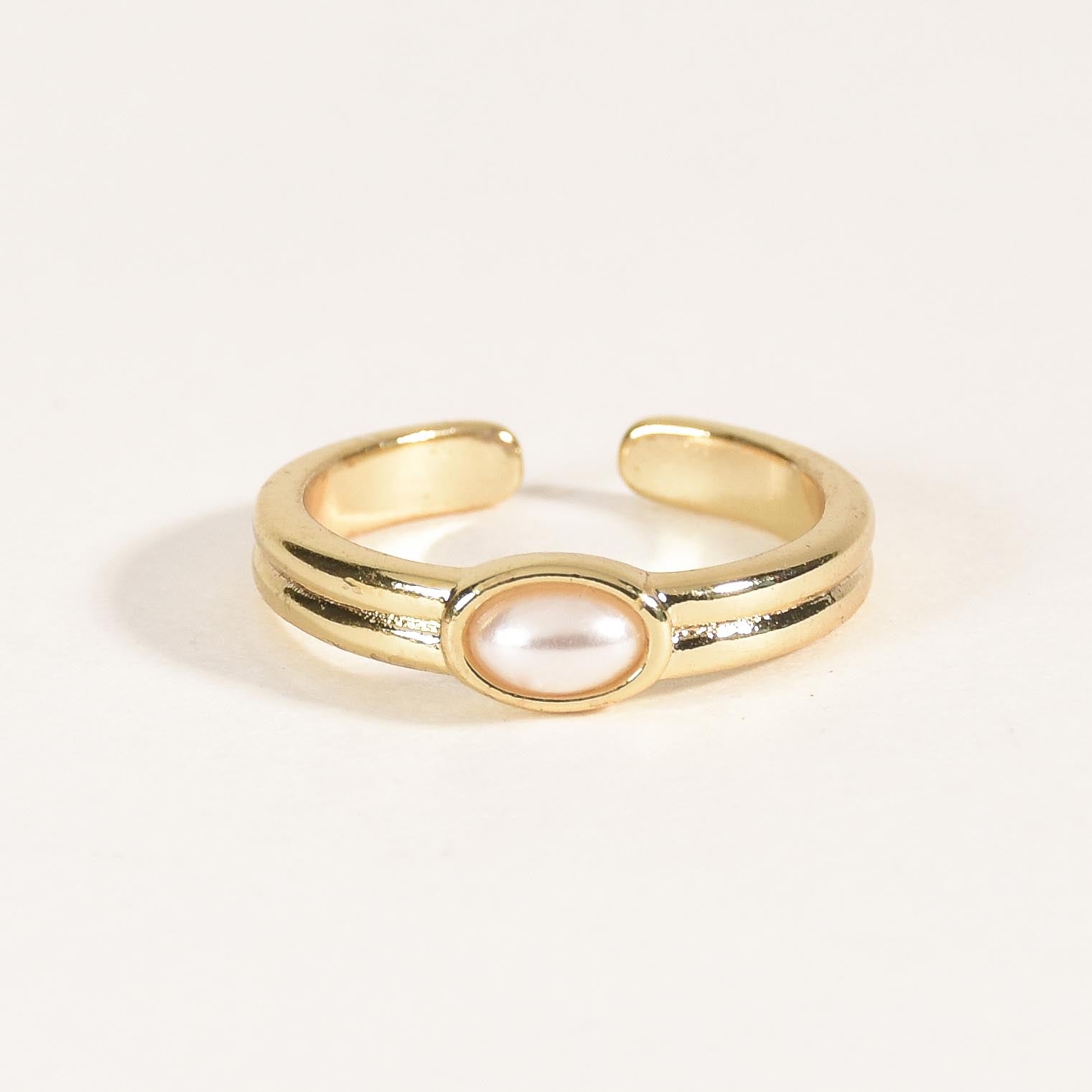 Classic Oval Pearl Ring