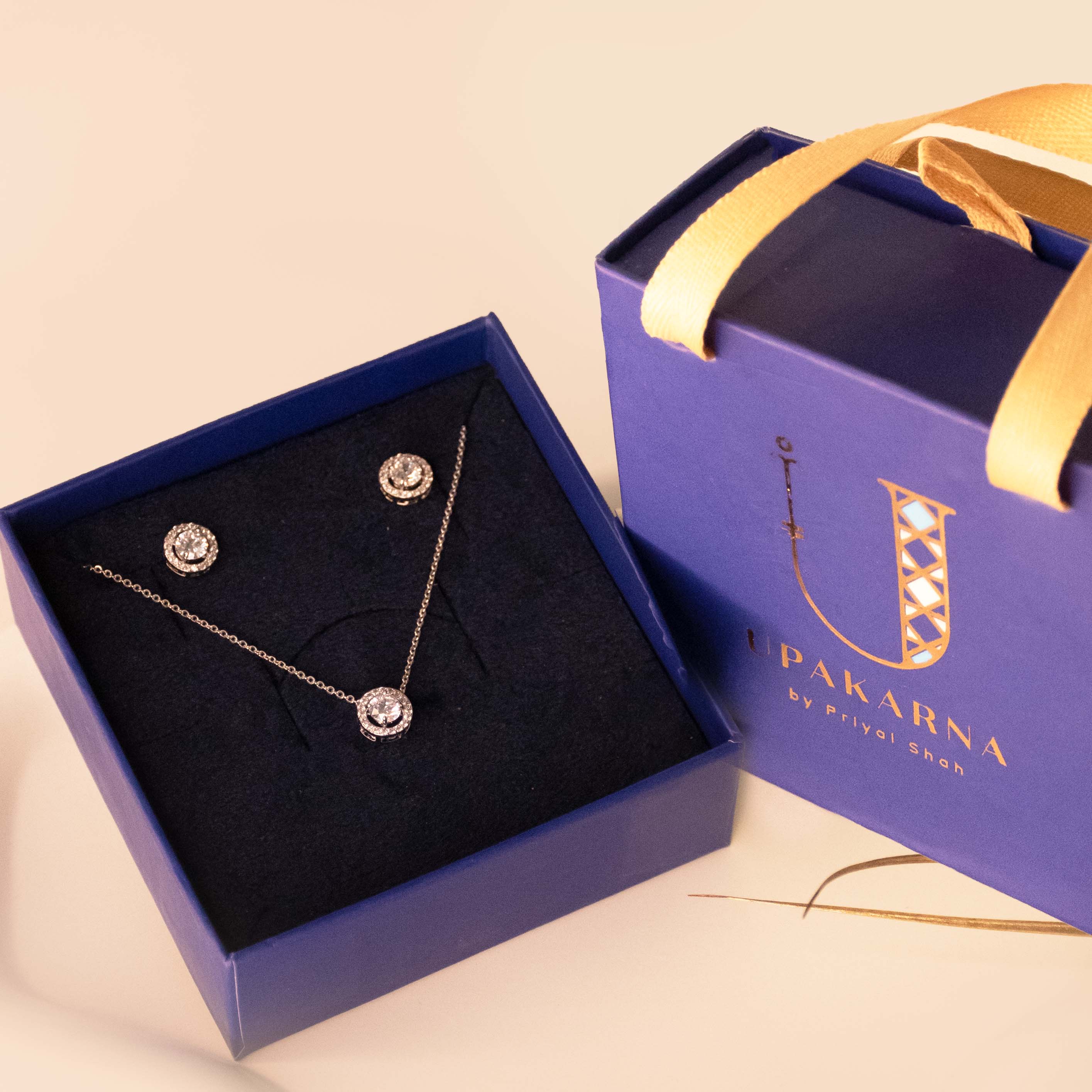 Round Diamond Necklace Gift Set