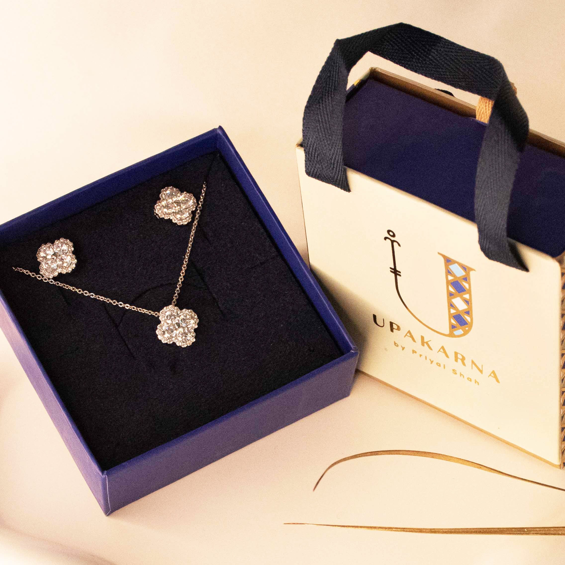 Diamond Clover Necklace Gift Set