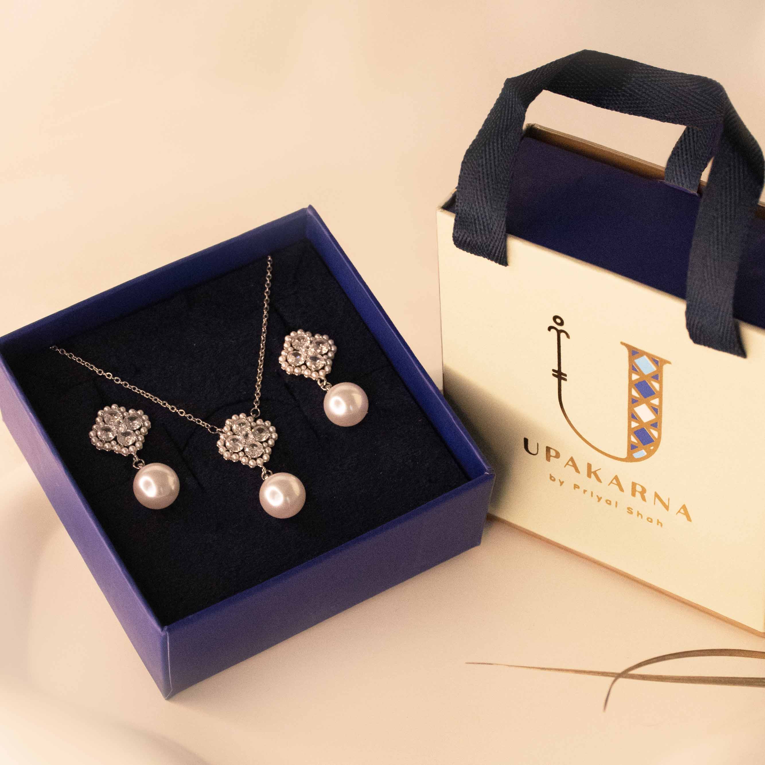 Pearl Diamond Clover Necklace Gift Set