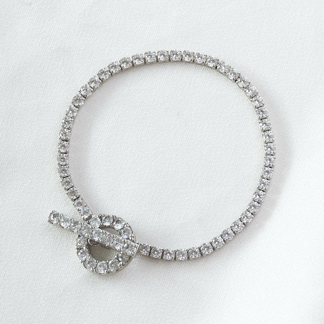 Doggle Clasp Diamond Tennis Bracelet