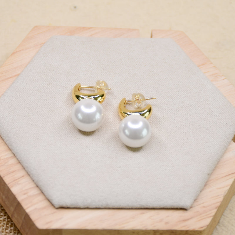 Pearly Dangling Earrings