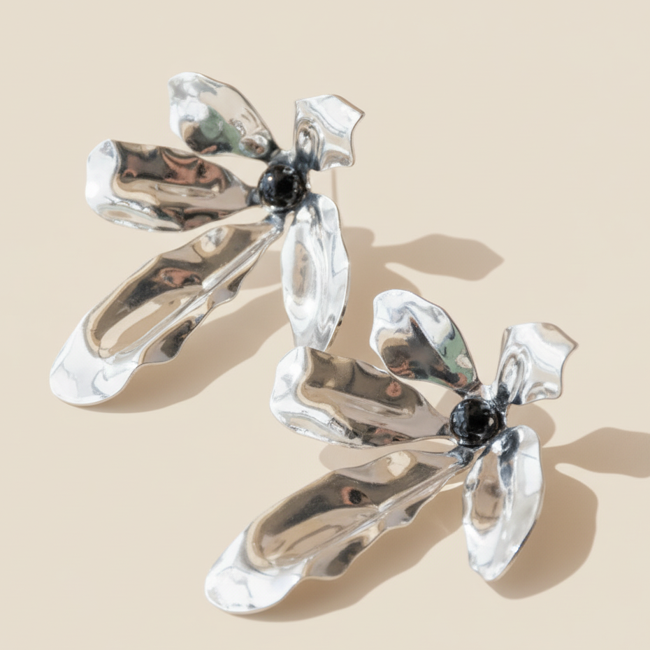 Flower Black Gaze Earrings