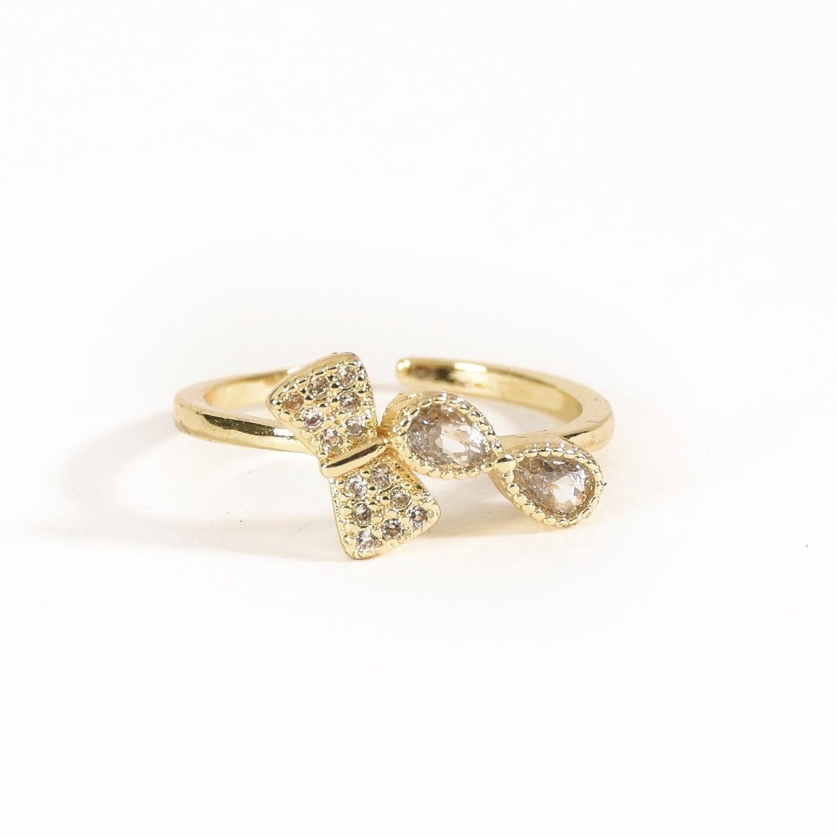 Delicate golden bow ring with sparkling detailing and an adjustable anti-tarnish finish, perfect for everyday elegance, stacking, and chic feminine styling.
