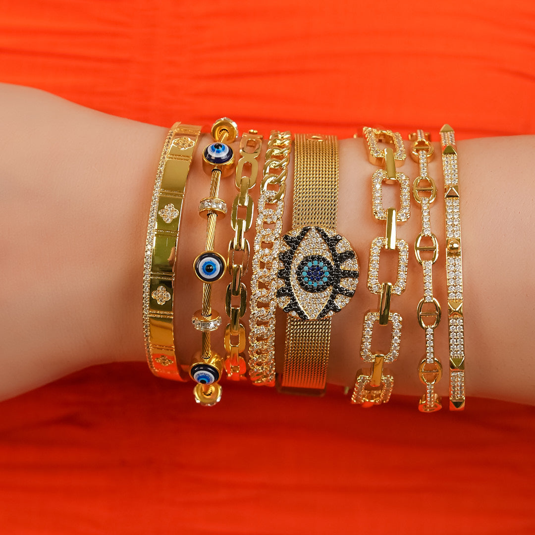 Studded buckle link chain bangle with sparkling stone detailing and an anti-tarnish finish, perfect for everyday wear, modern styling, and thoughtful gifting.
