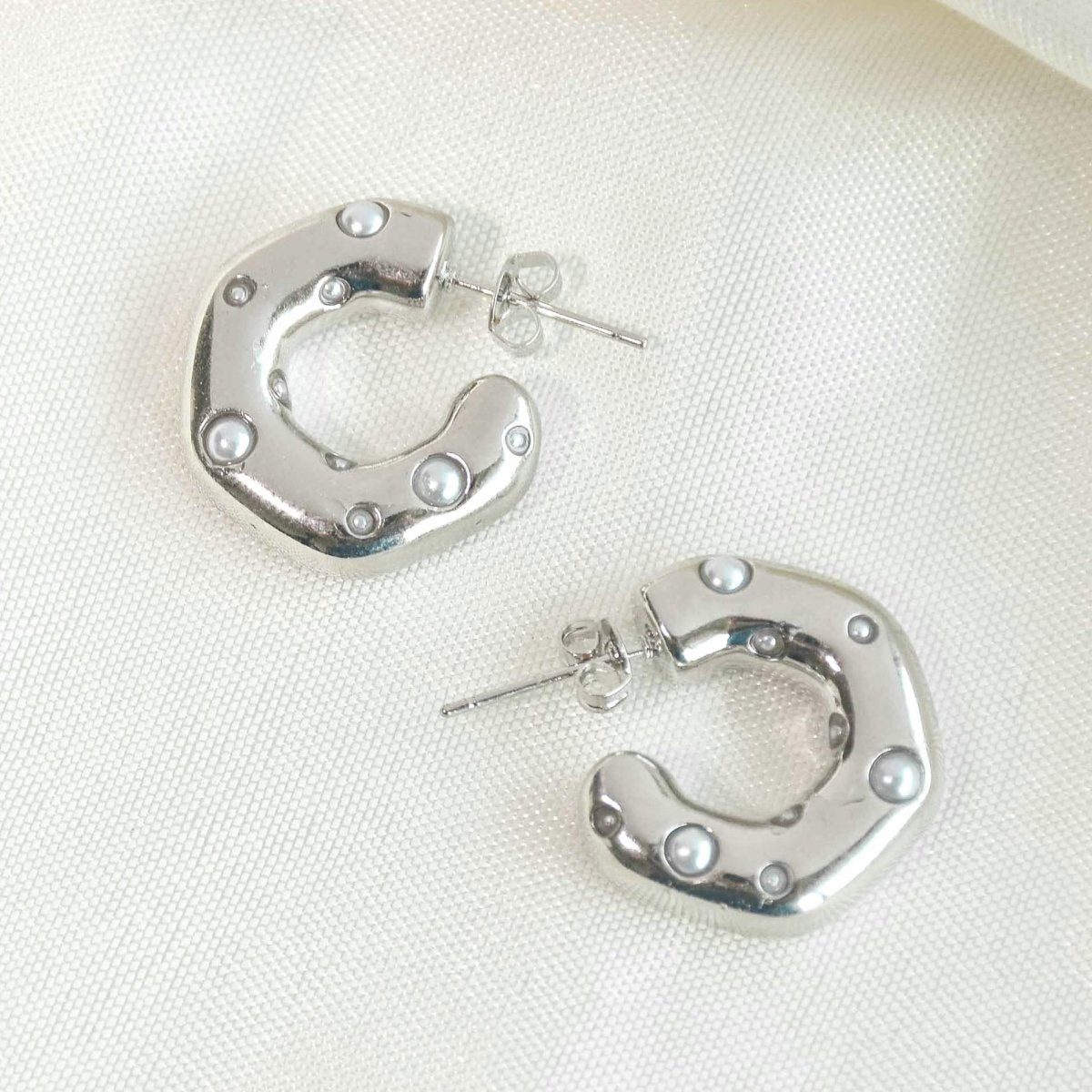 Abstract Pearl Hoop Earring - Upakarnaproduct_type