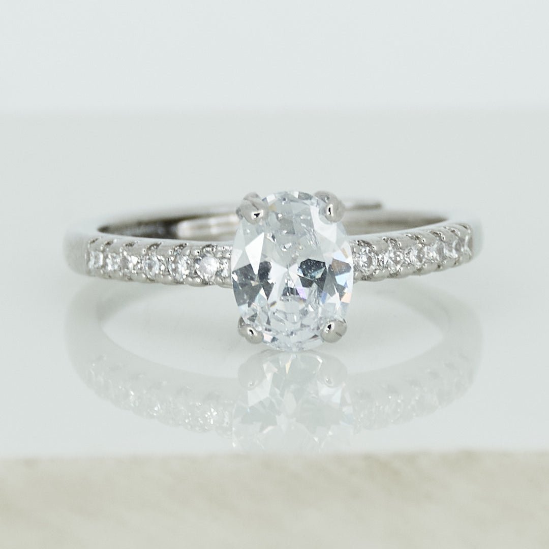 Classic Oval Diamond Ring - Upakarnaproduct_type