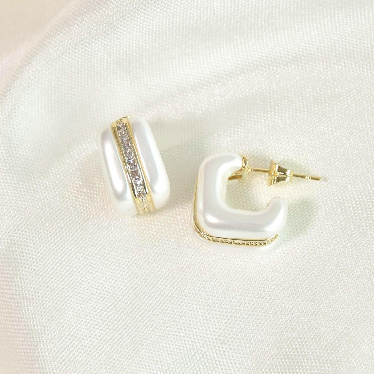 Classic Pearl Bar Earring - Upakarnaproduct_type