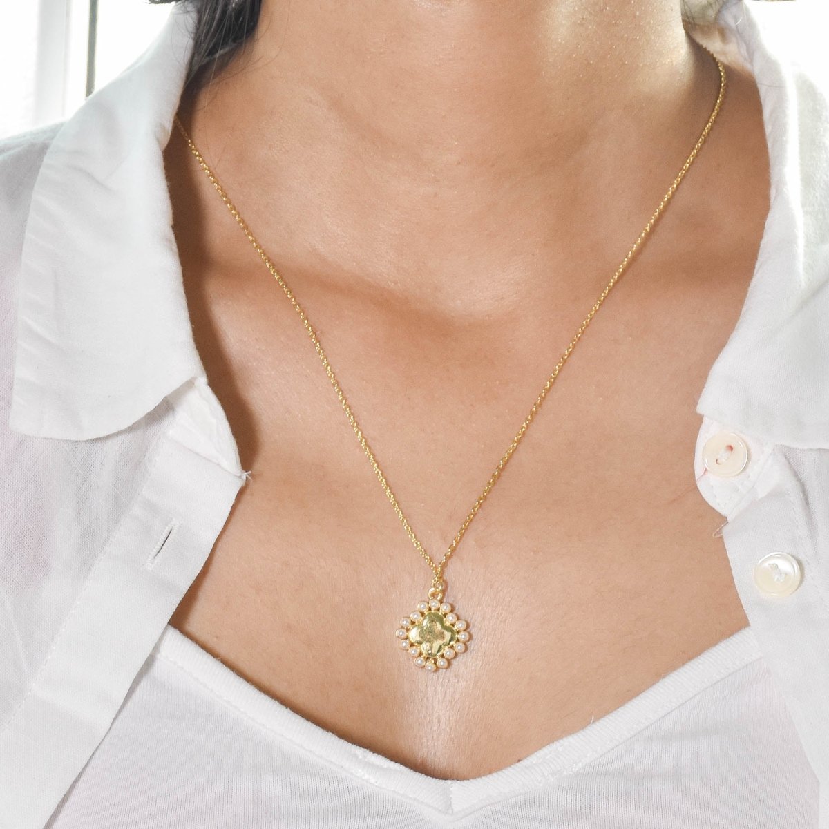 Classic Pearl Flower Necklace - Upakarnaproduct_type