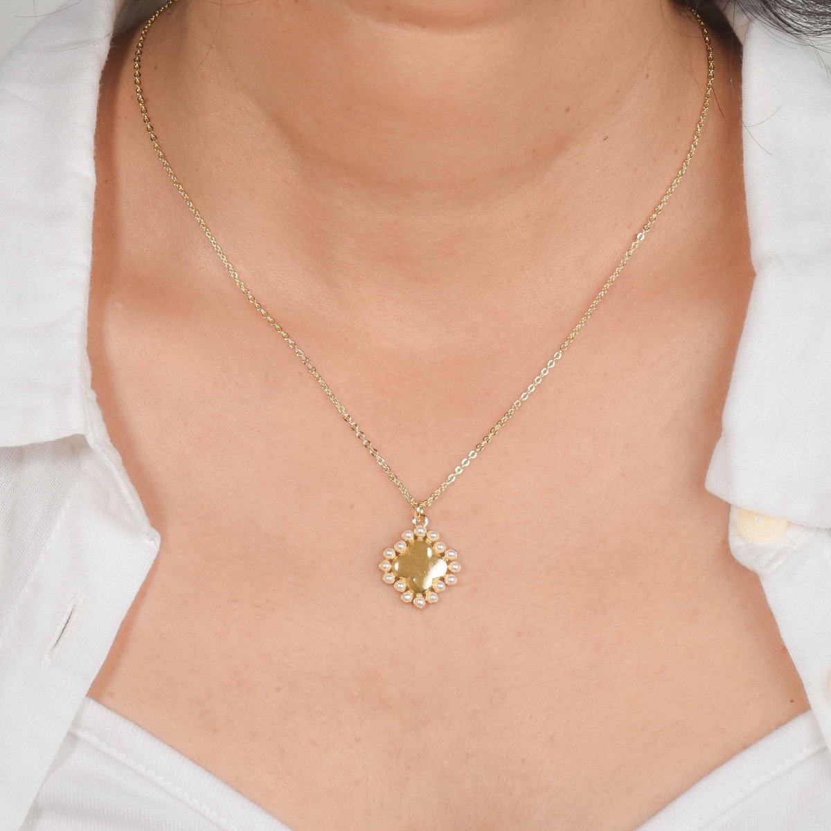 Classic Pearl Flower Necklace - Upakarnaproduct_type