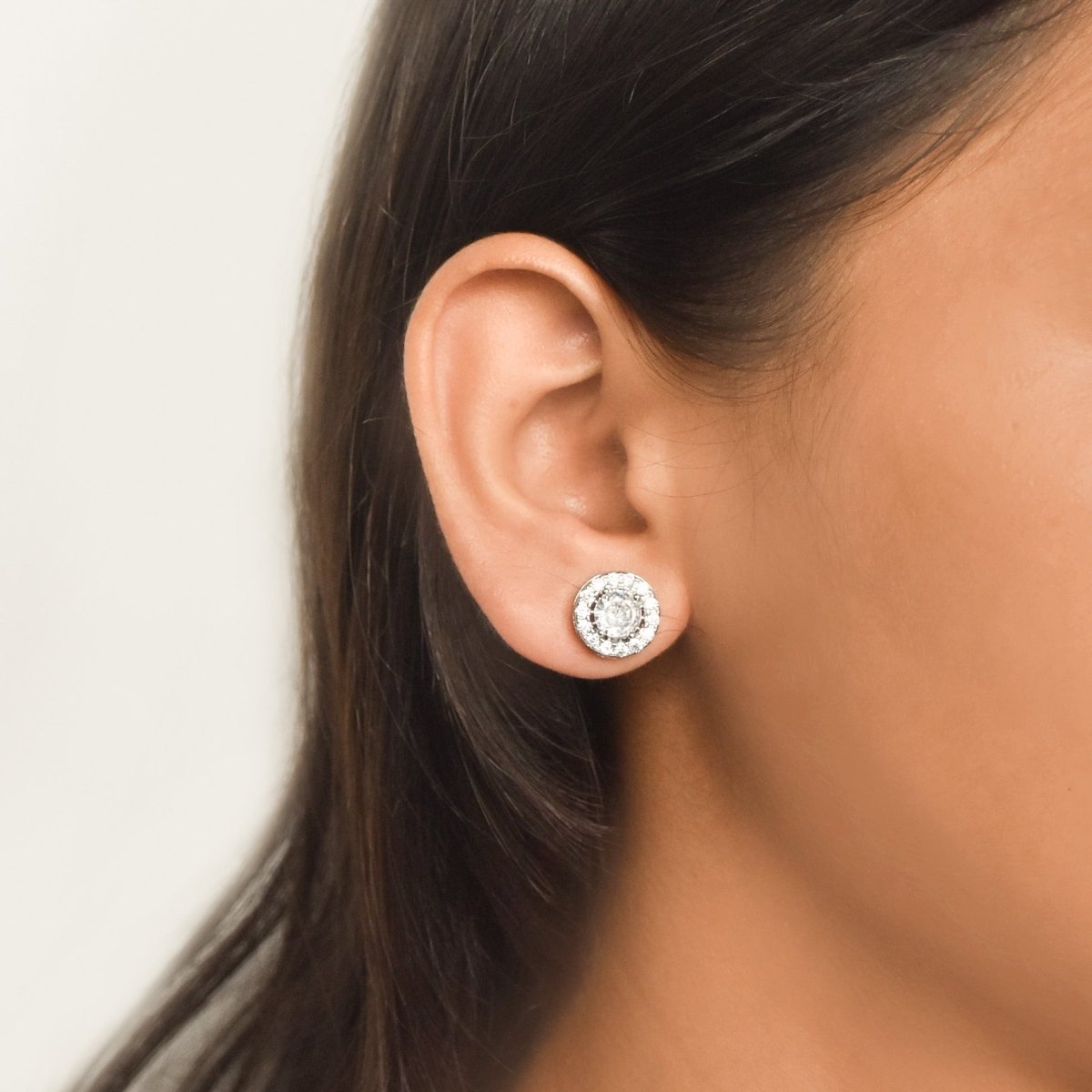 Classic Round Diamond Studs - Upakarnaproduct_type