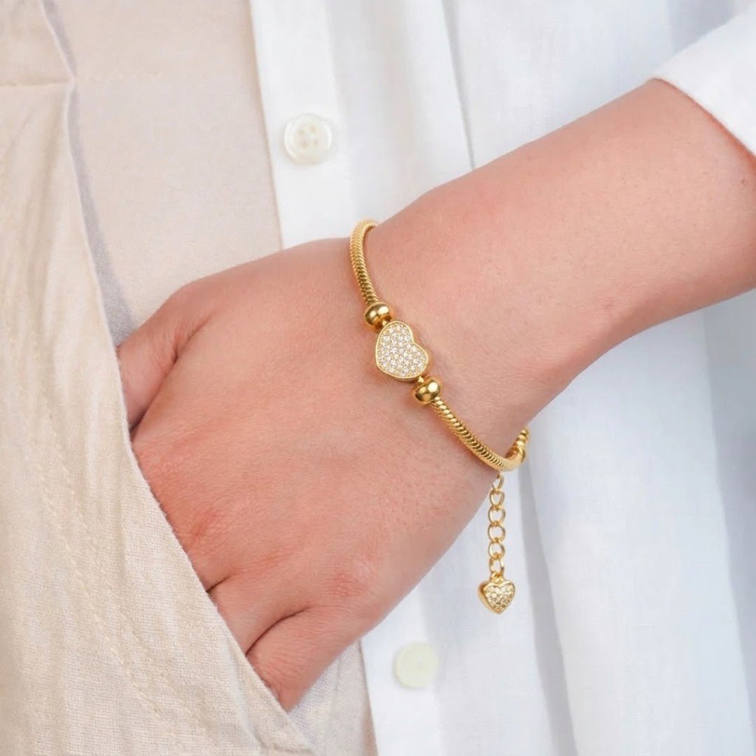 Crystal Heart Charm Bracelet - Upakarnaproduct_type