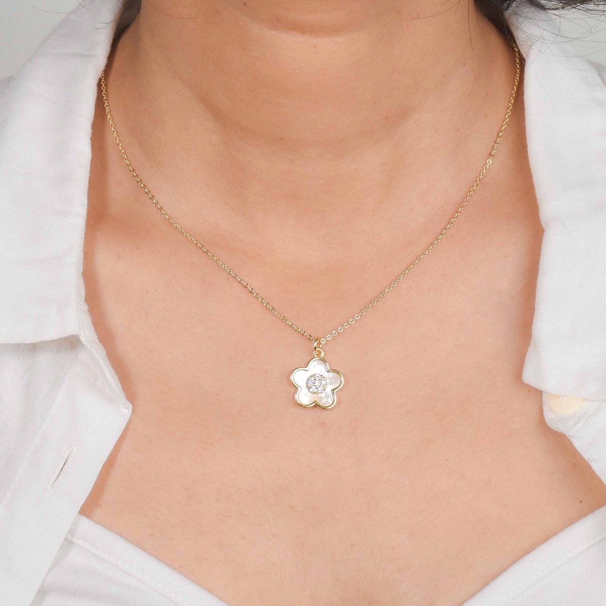 Delicate Daisy Necklace - Upakarnaproduct_type
