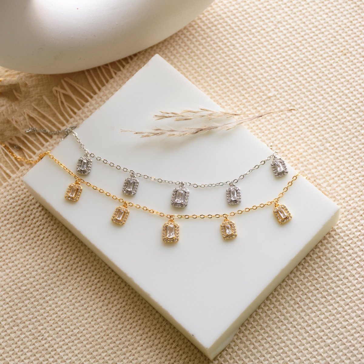 Delicate Rectangular Sleek Choker - Upakarnaproduct_type