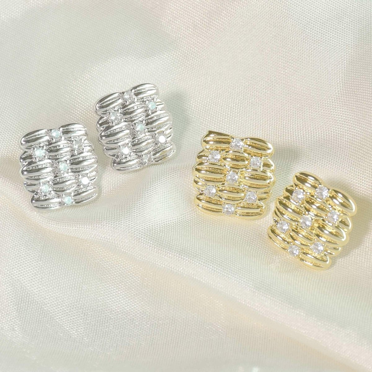 Diamond Dust Square Earring - Upakarnaproduct_type