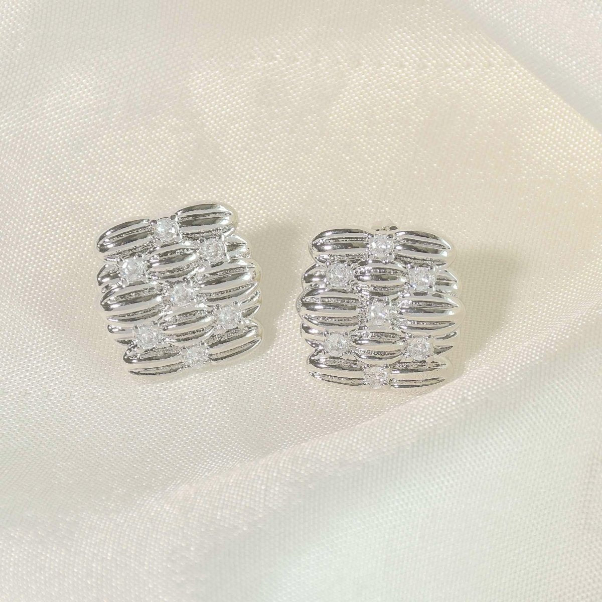 Diamond Dust Square Earring - Upakarnaproduct_type