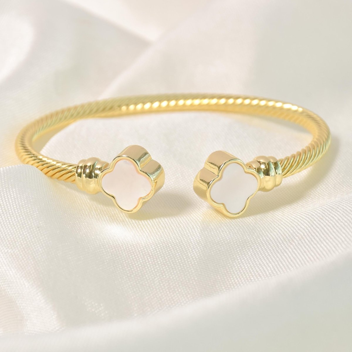 Elegant Clover Bangle - Upakarnaproduct_type