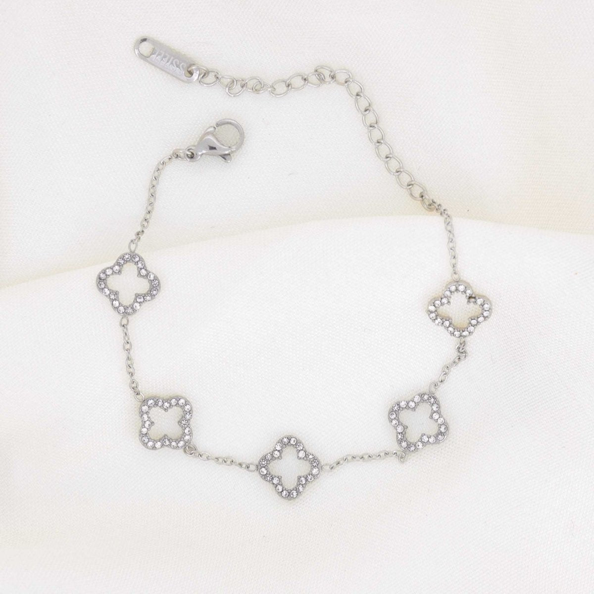 Elegant Clover Charm Bracelet - Upakarnaproduct_type