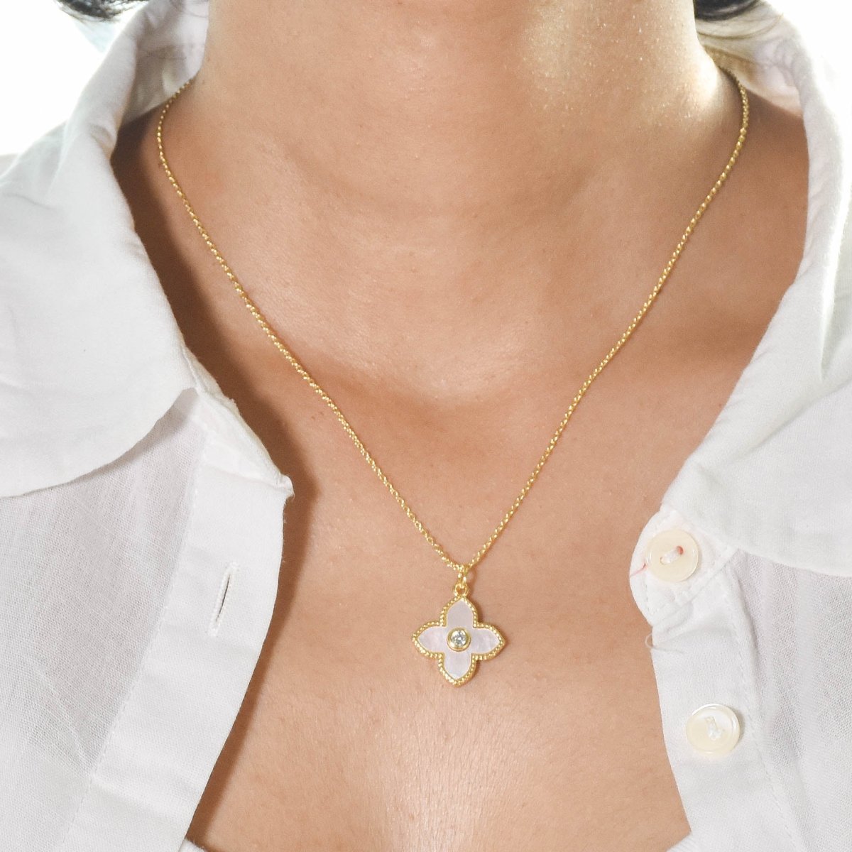 Elegant Floral Necklace - Upakarnaproduct_type