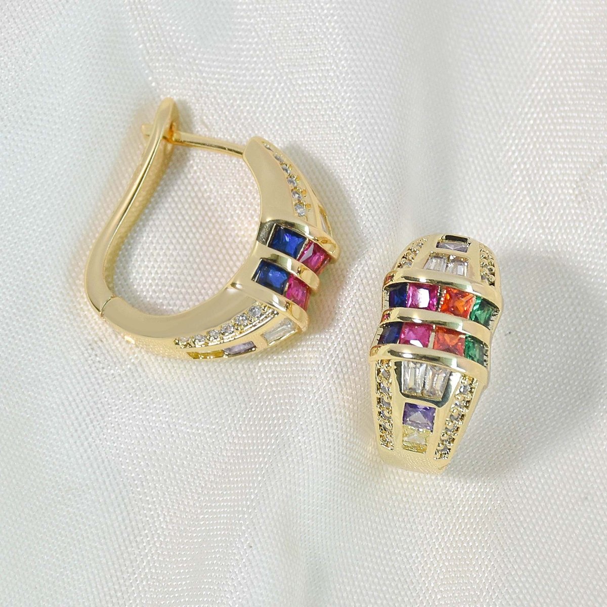 Emerald Cascade Hoop Earring - Upakarnaproduct_type