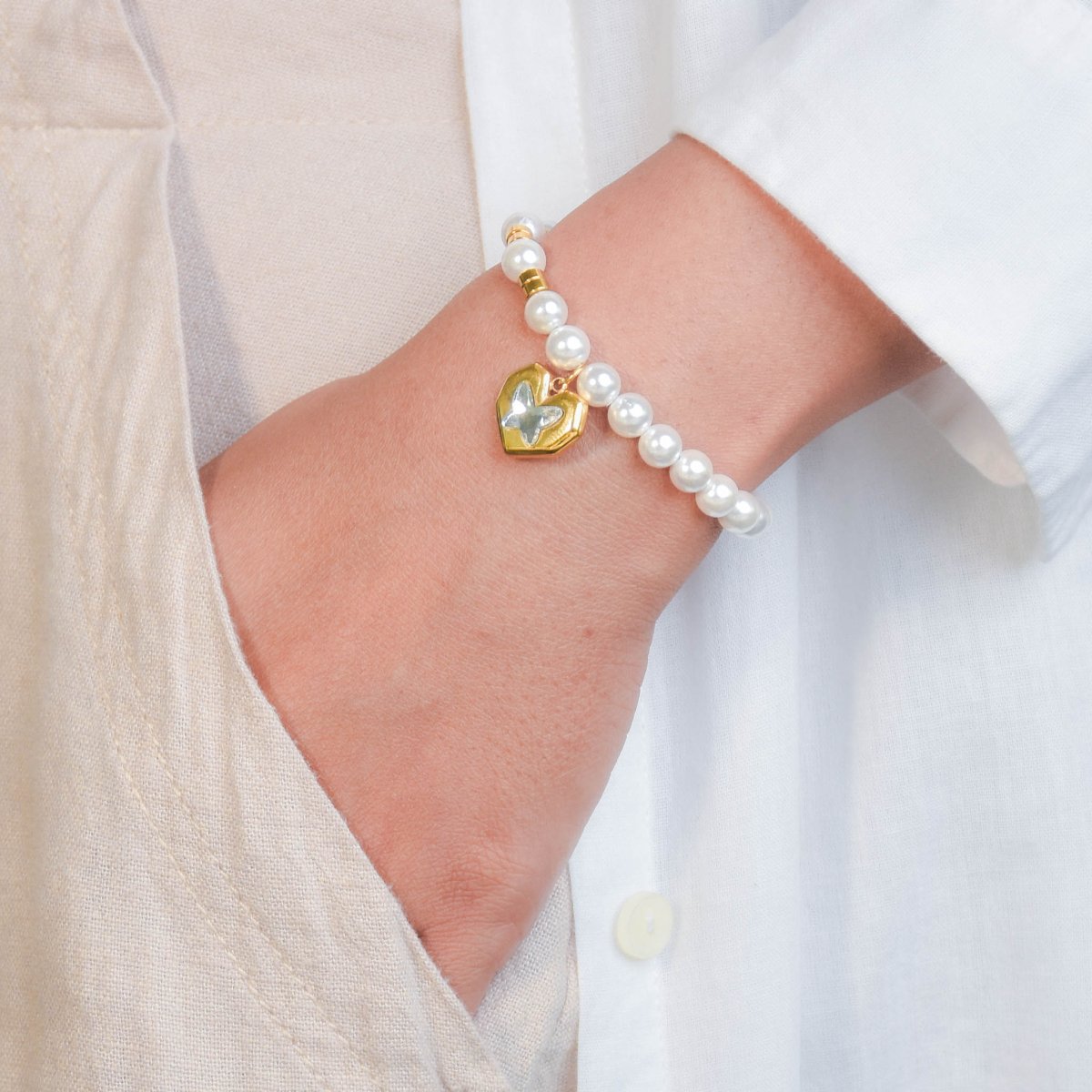 Enchanted Pearl Heart Bracelet - Upakarnaproduct_type