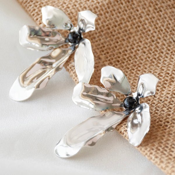 Flower Black Gaze Earrings - Upakarnaproduct_type
