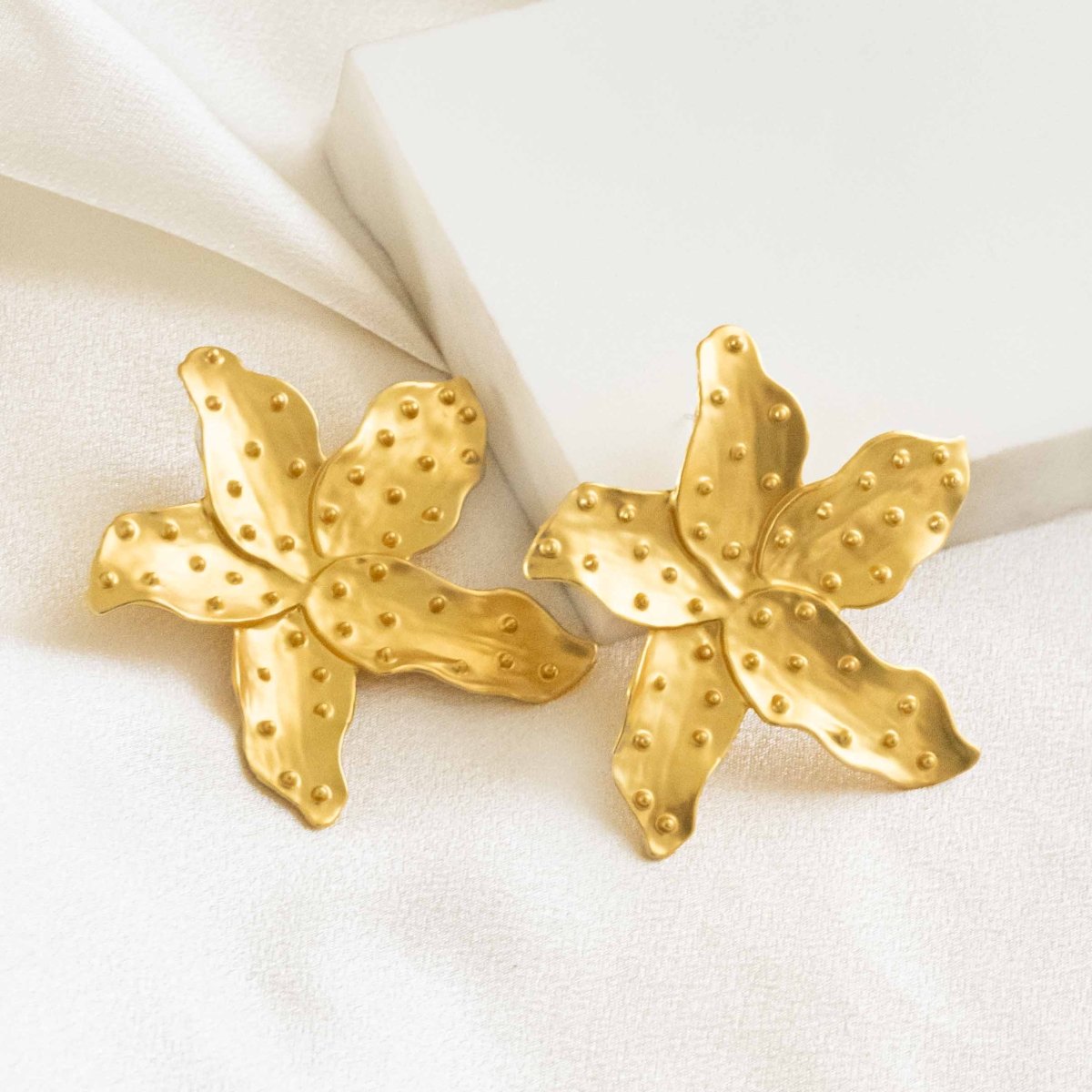 Flower Spotted Earrings - Upakarnaproduct_type