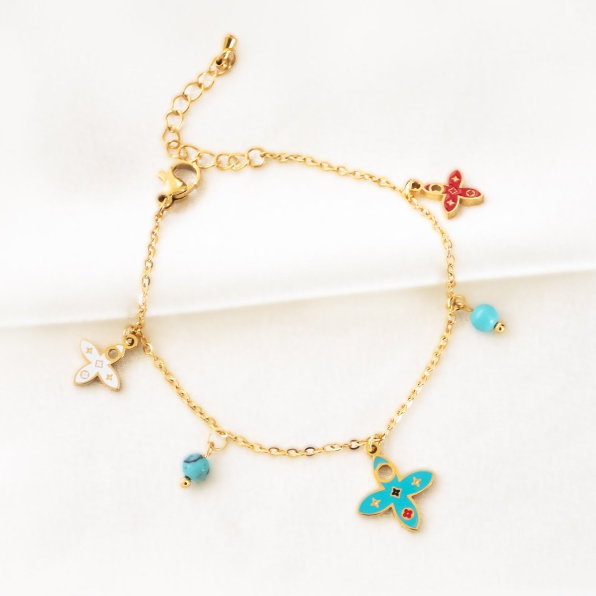 Flower Tiny Charm Bracelet - Upakarnaproduct_type