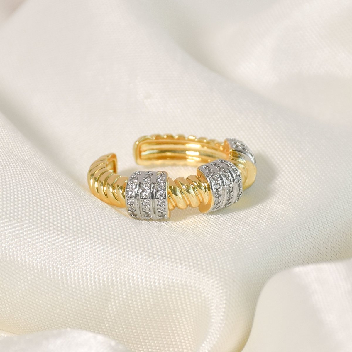 Gilded Twisted Bangle & Ring Set - Upakarnaproduct_type