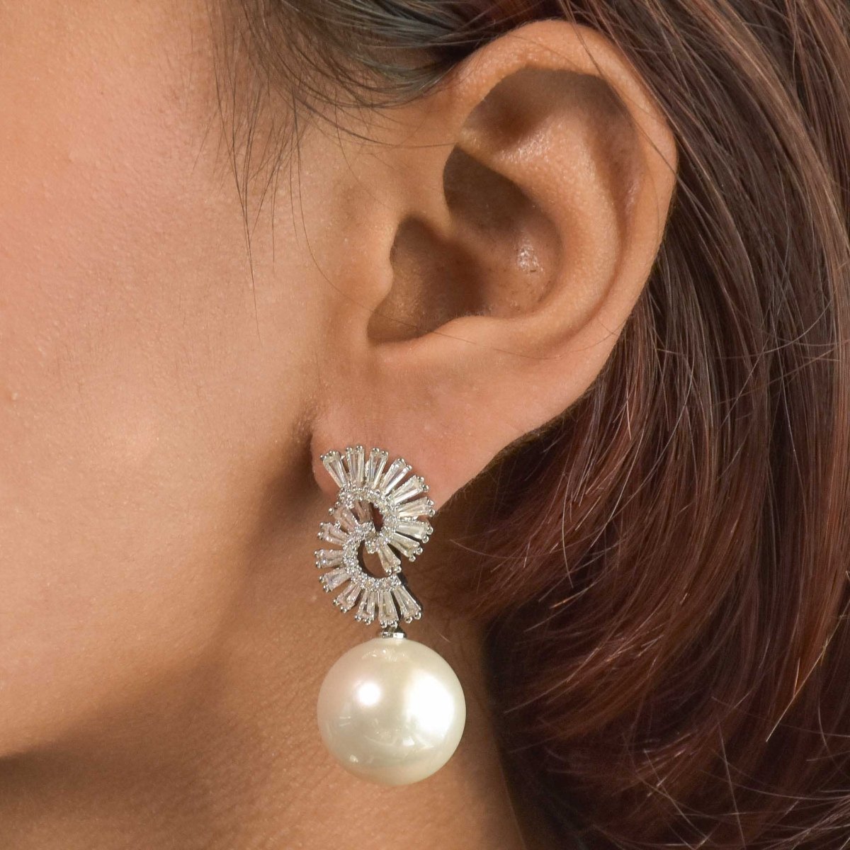 Gleaming Pearl Earrings - Upakarnaproduct_type
