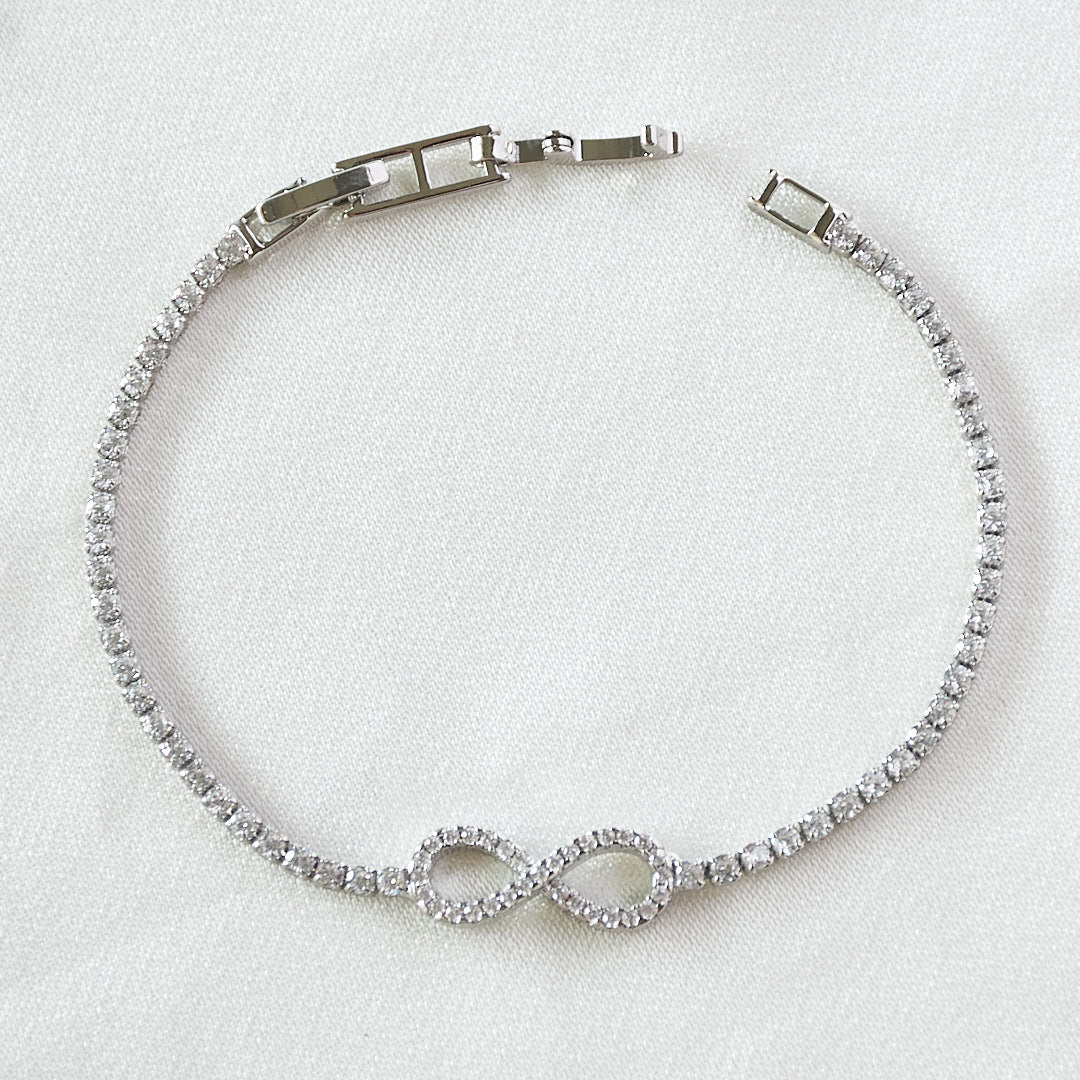 Infinity Diamond Tennis Bracelet - Upakarnaproduct_type