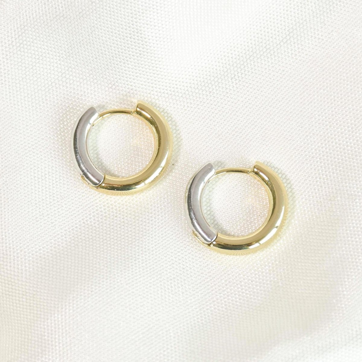 Metallic Glide Hoop Earring - Upakarnaproduct_type
