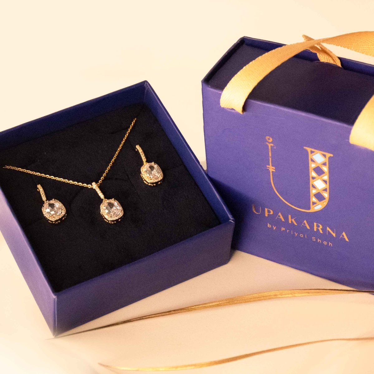 Oval shaped Diamond Necklace Gift Set - Upakarnaproduct_type