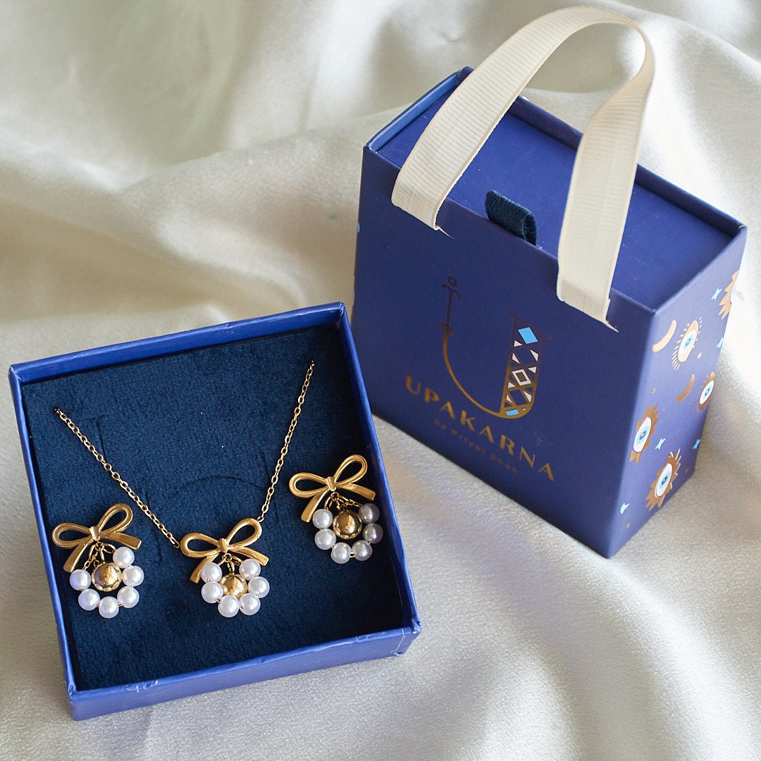 Pearl Bow Charm Necklace Gift Set - Upakarnaproduct_type
