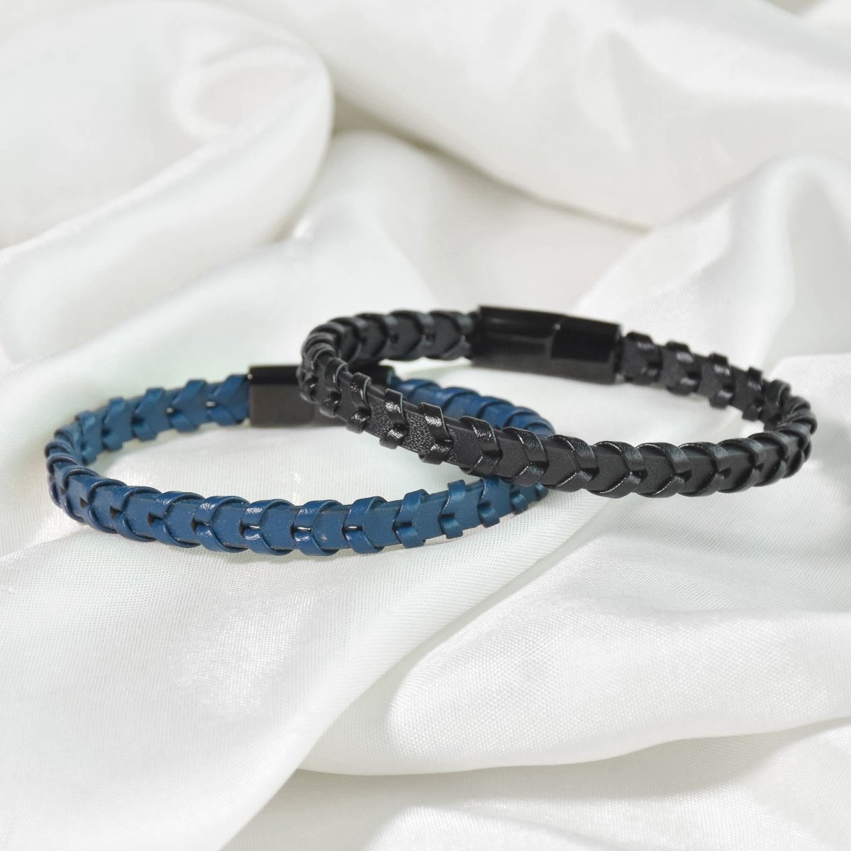 Phantom Plait Men Bracelet - Upakarnaproduct_type