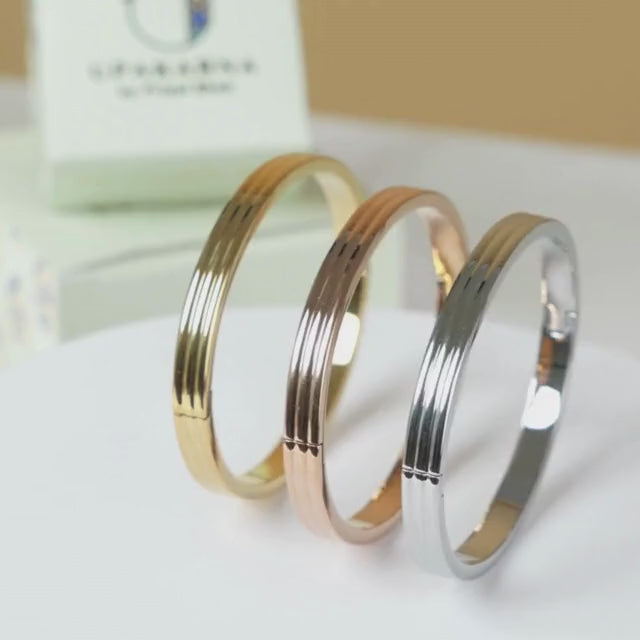 Minimal men’s kada with a sleek anti-tarnish finish and openable clasp design, available in rosegold, silver, golden, and black, perfect for everyday wear and effortless modern styling.
