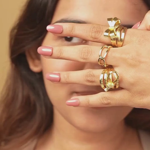 Chunky bow-shaped ring stack with three anti-tarnish rings in a bold gold finish, perfect for everyday wear, statement styling, and versatile stacking.

