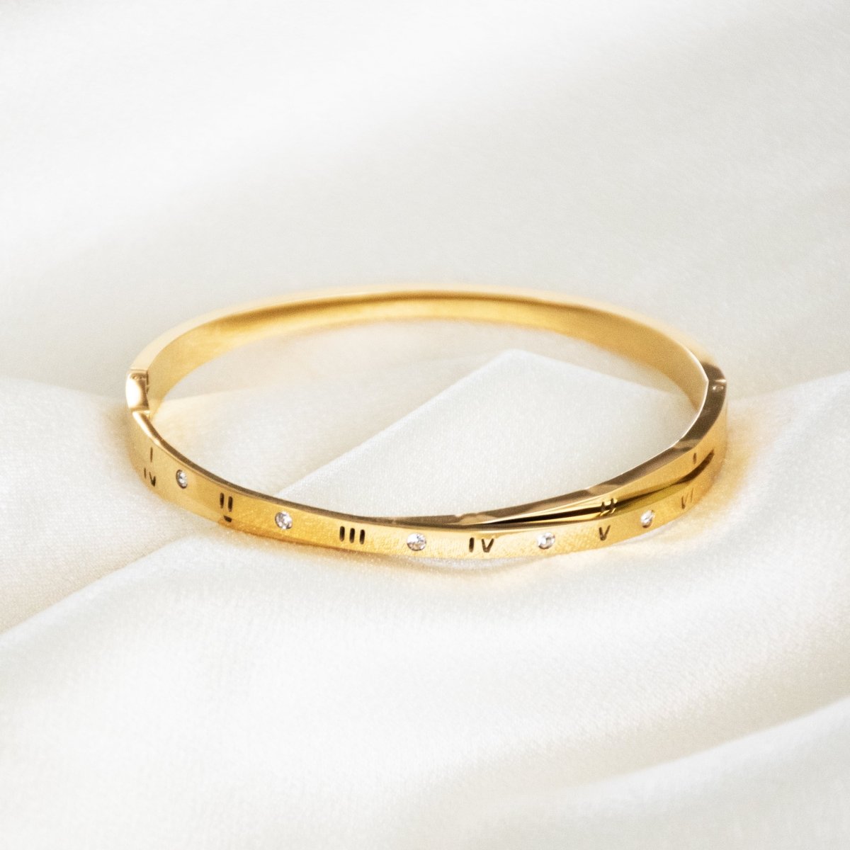 Roman Twisted Bangle - Upakarnaproduct_type