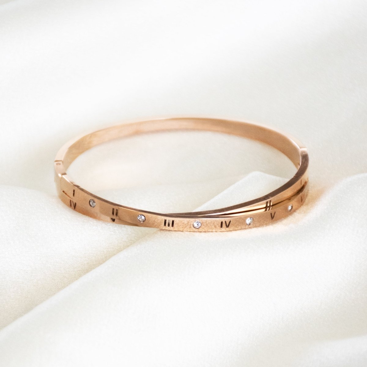 Roman Twisted Bangle - Upakarnaproduct_type