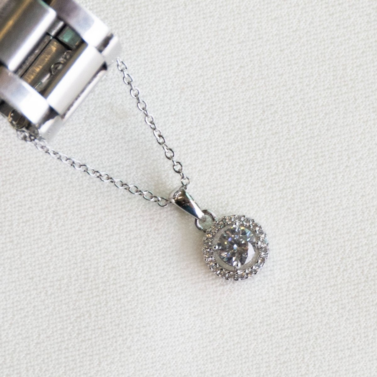 Round Diamond Watch Charm - Upakarnaproduct_type