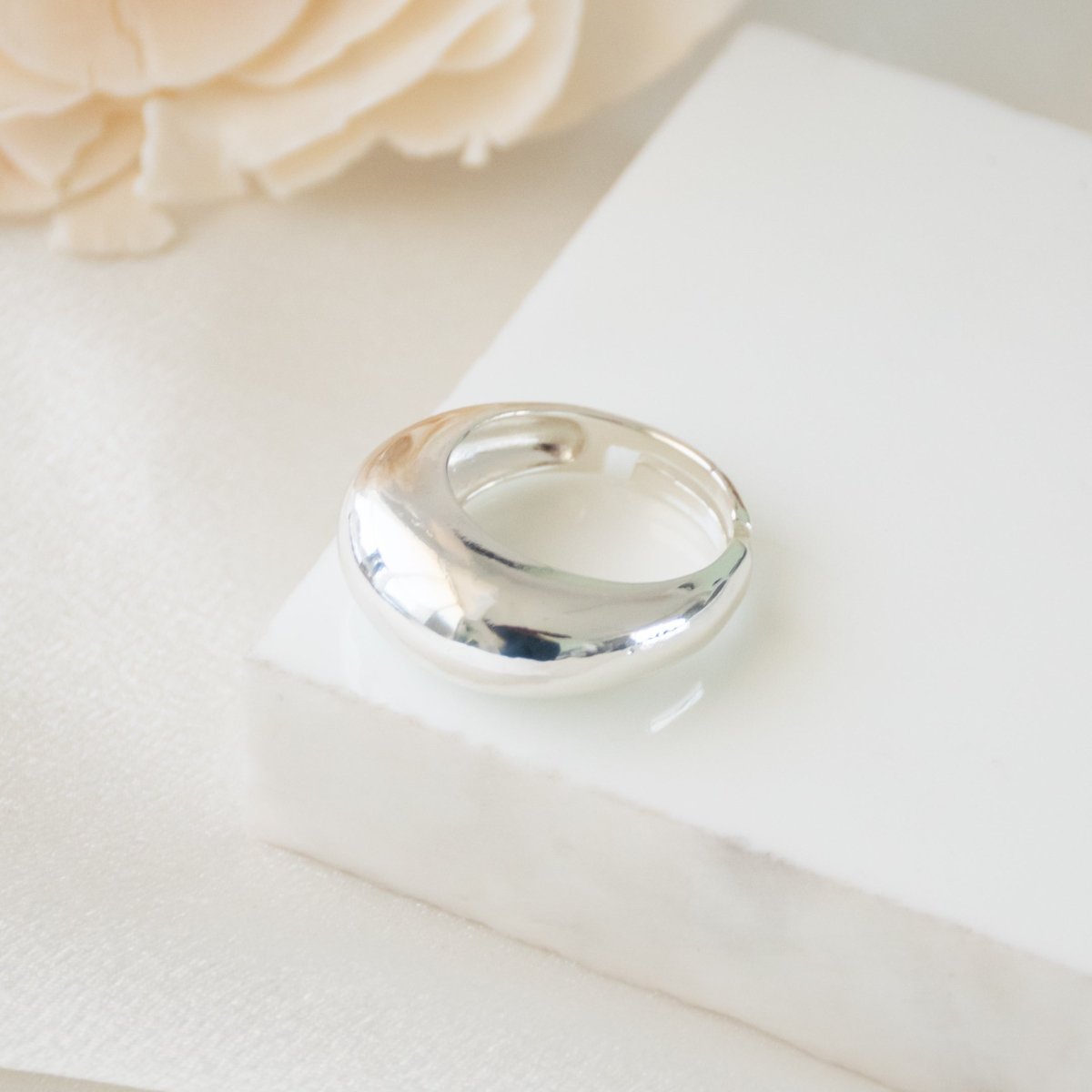 Minimal band ring with a sleek polished design and an anti-tarnish silver finish, perfect for everyday wear, modern styling, and effortless stacking.
