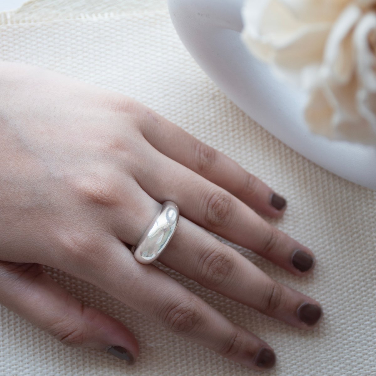 Sleek Chic Band Ring - Upakarnaproduct_type